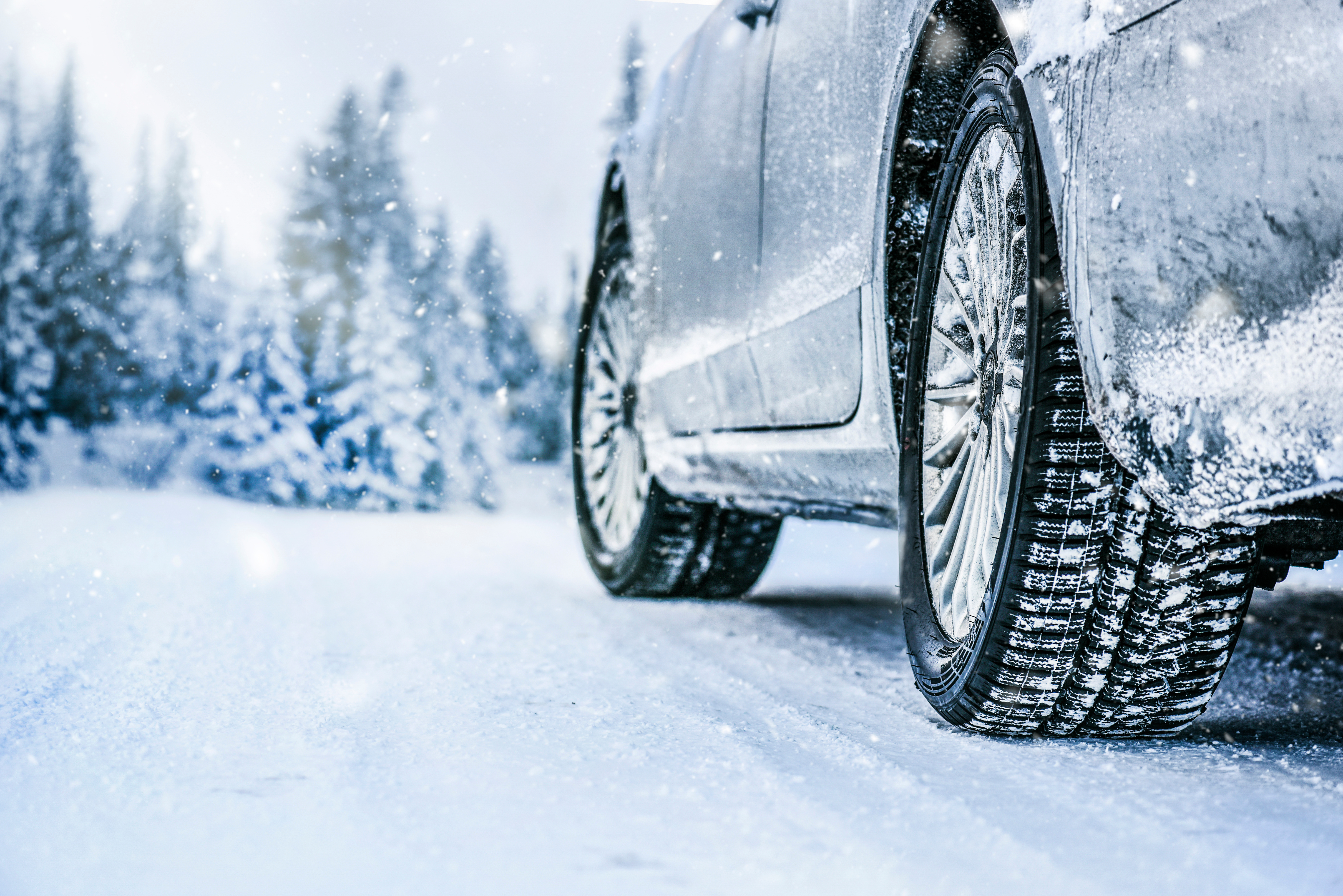 Stau bei der Fahrt im Winter: Wie lange das Auto mit Heizung